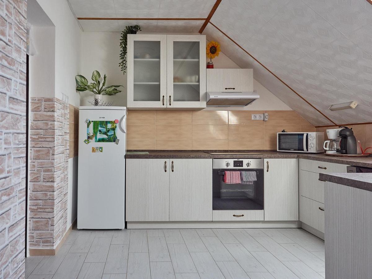 Hoffman Apartment Balatonszarszo Buitenkant foto